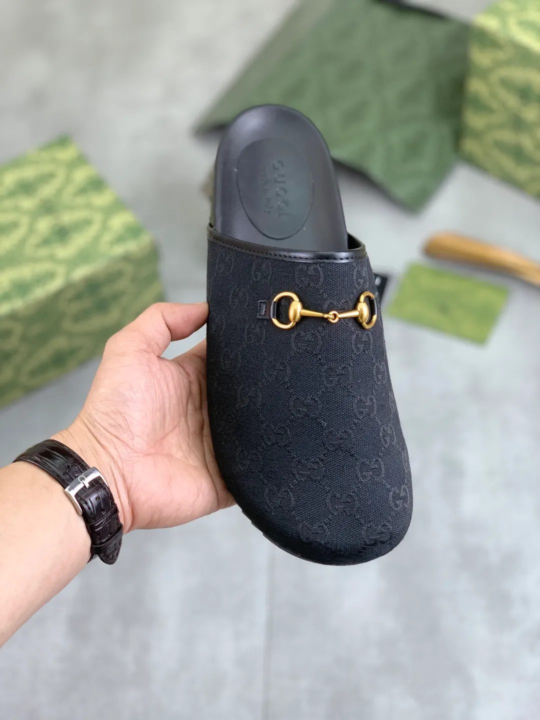 Men's shoes💰P340 💰[New model] Gucci half-drag business leather shoes hot selection (Gucci) official website latest Gucci half-drag business leather shoes, hot style 💥The version is simple and elegant, exclusive for trendy men. Unique official website latest brand original double G Embossed elements 👑 Original Gucci decoration, fashionable and elegant, original calfskin fabric ✅ Fully imported first-layer cowhide lining, wear-resistant, rubber business outsole specified on the official website, actual shot of the classic model at the counter 🎬 Size: 35-44 5⃣️colors available
